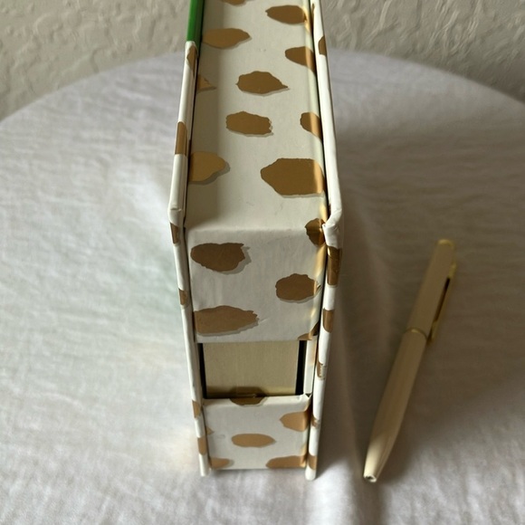 Kate Spade: Gold & White Note Holder with Pen - Picture 6 of 16